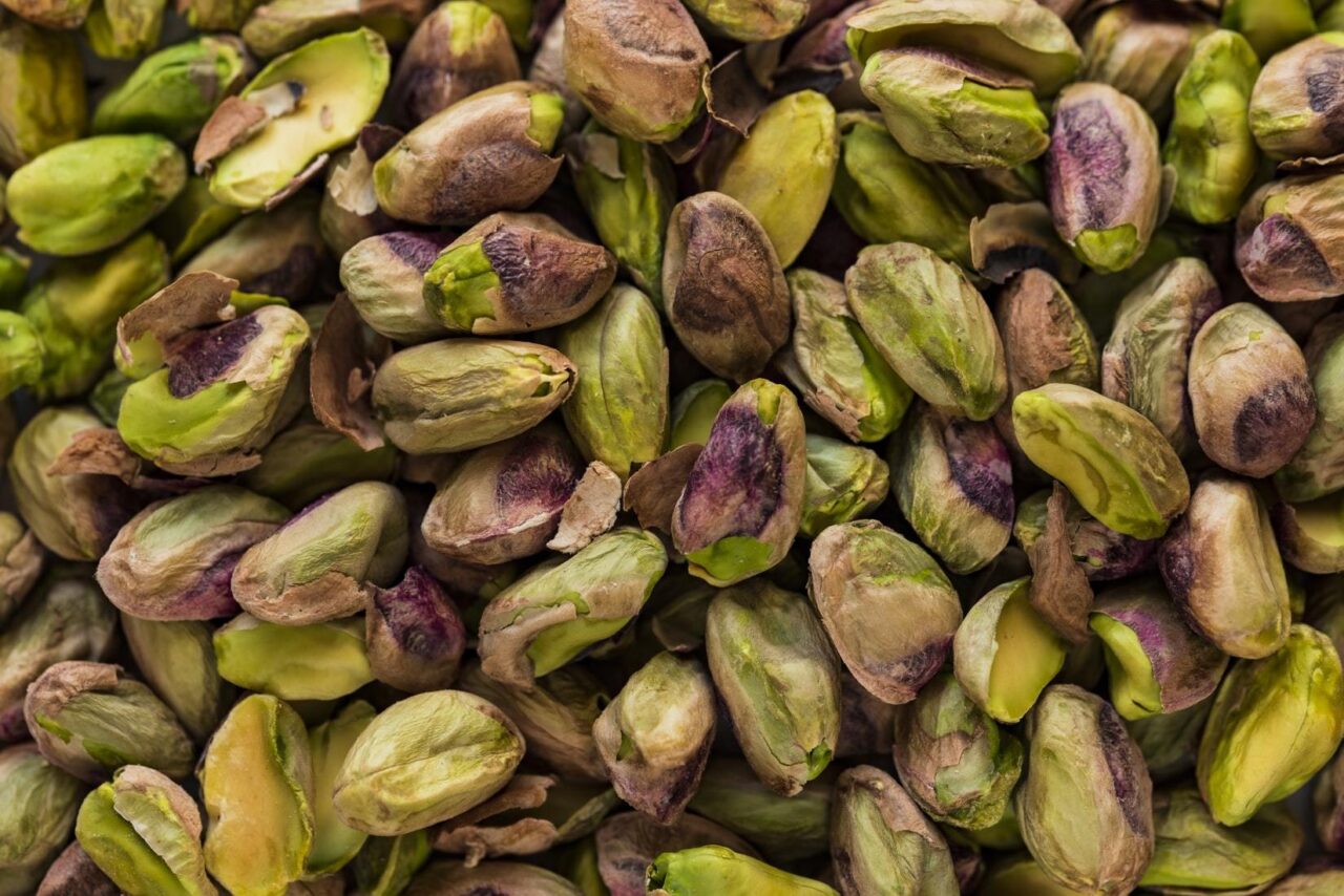 Close up picture of pistachios