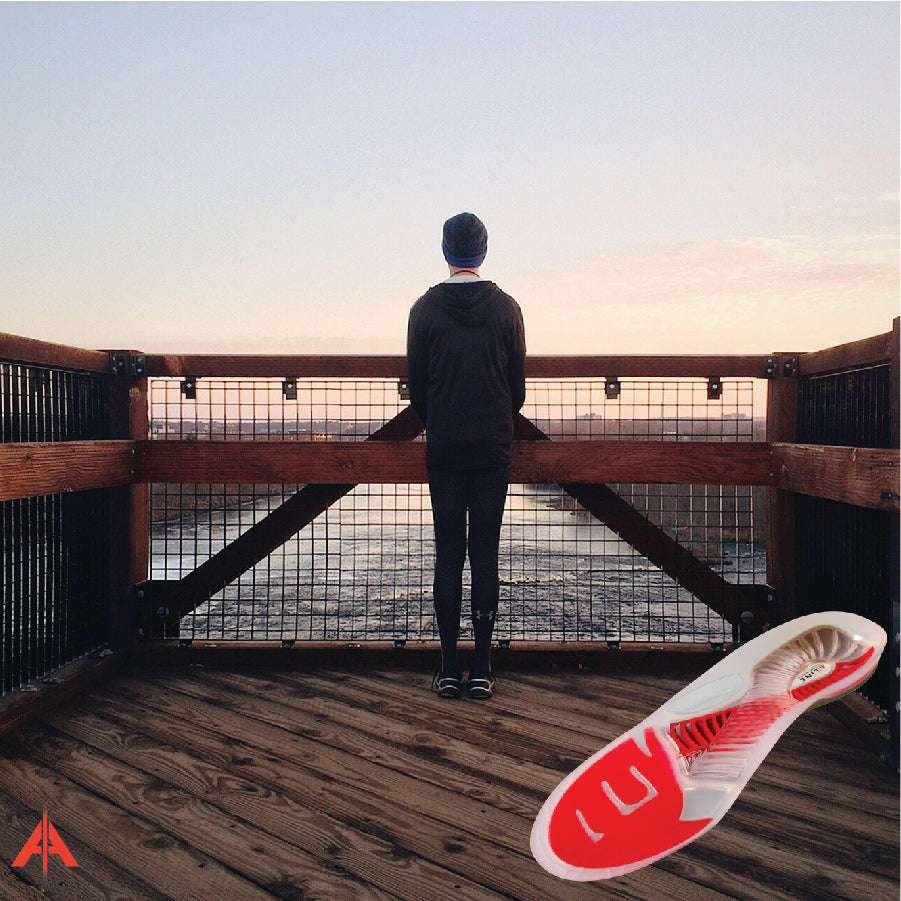 Runner looking at the water with ALINE Insoles.
